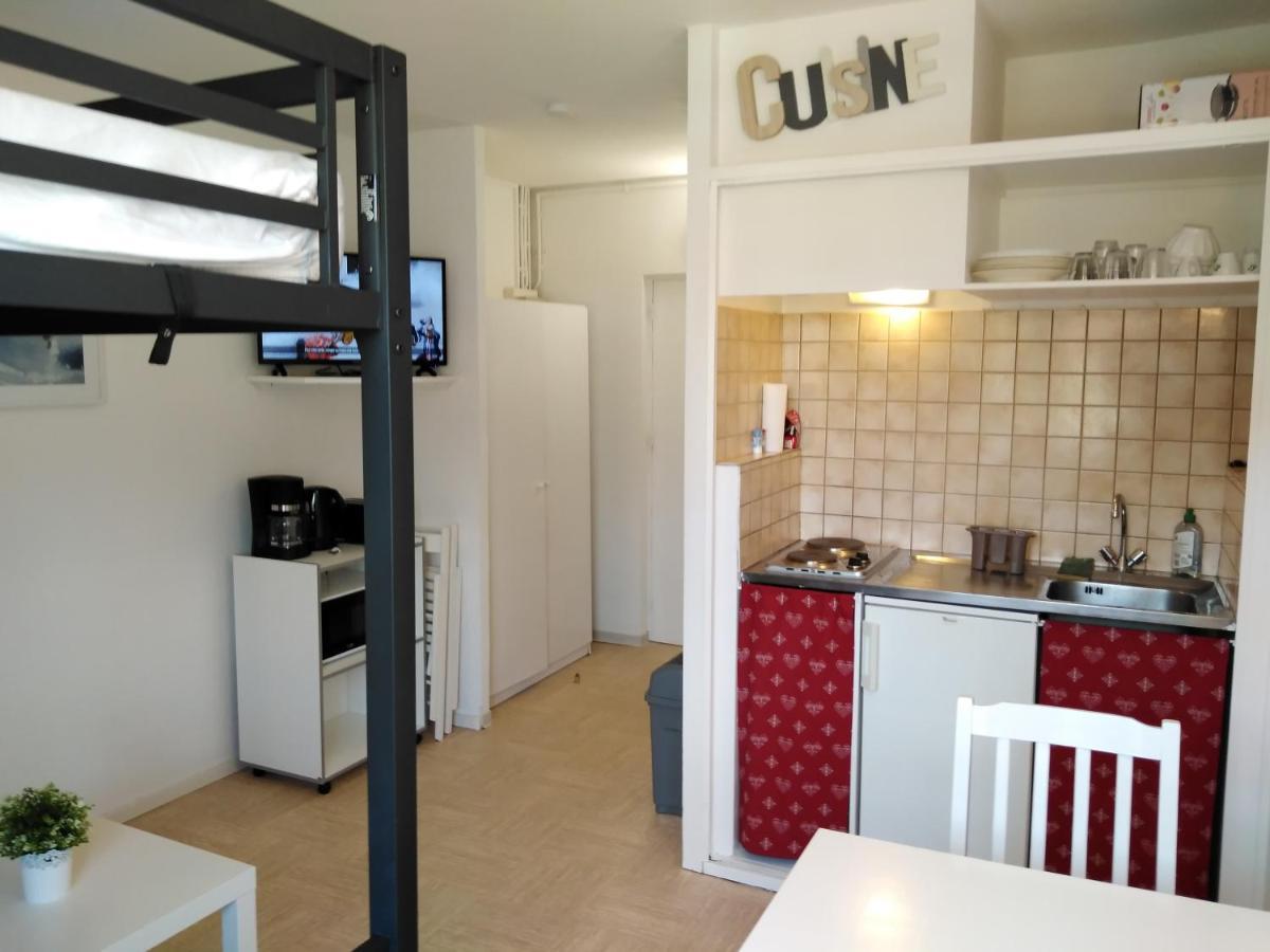Le Petit Aurouze Apartment เลอเดโวลุย ภายนอก รูปภาพ